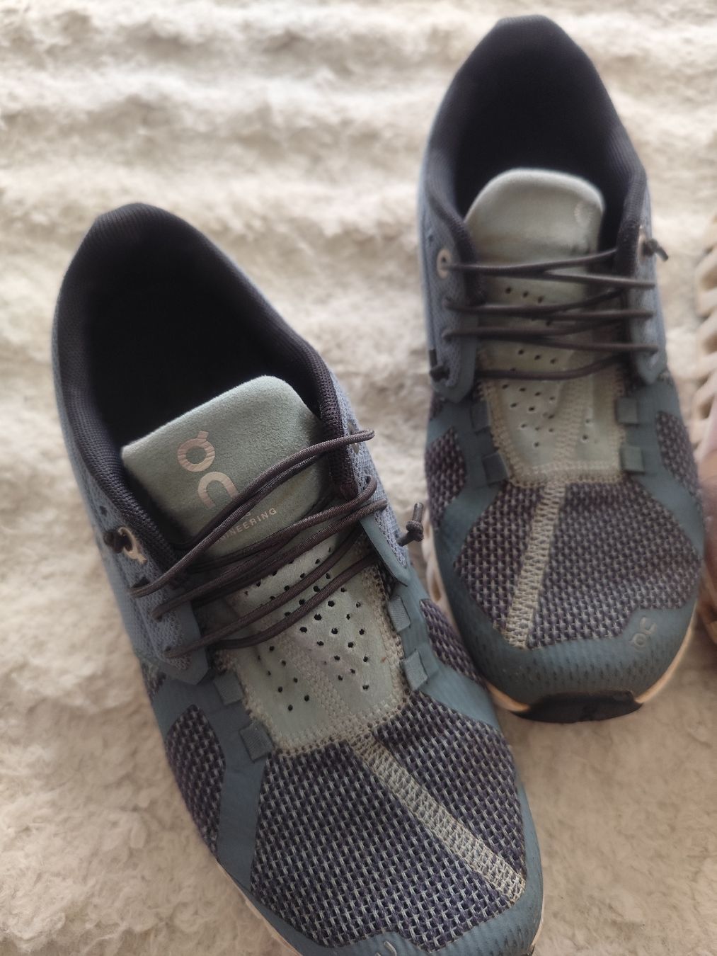 On Scarpe da uomo: ON Cloud Sneakers 37.5 & 38.5 – Usato da Oberaegeri venduto da frappe5 2