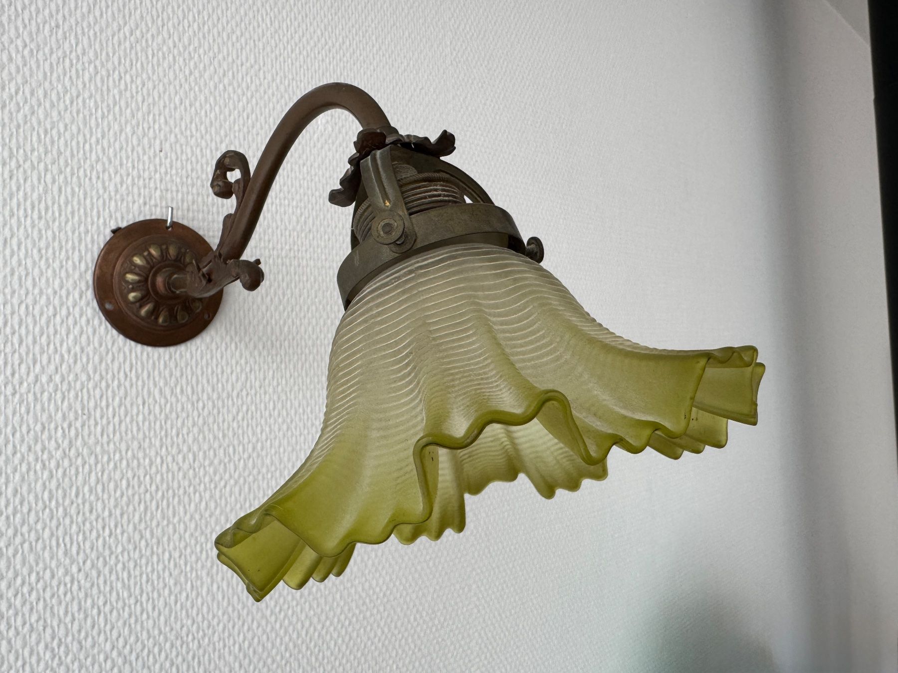 Lampade: Wandlampe mit Glasschirm Jugendstil – Usato da Egg b. Zürich venduto da chantilly-lace 1