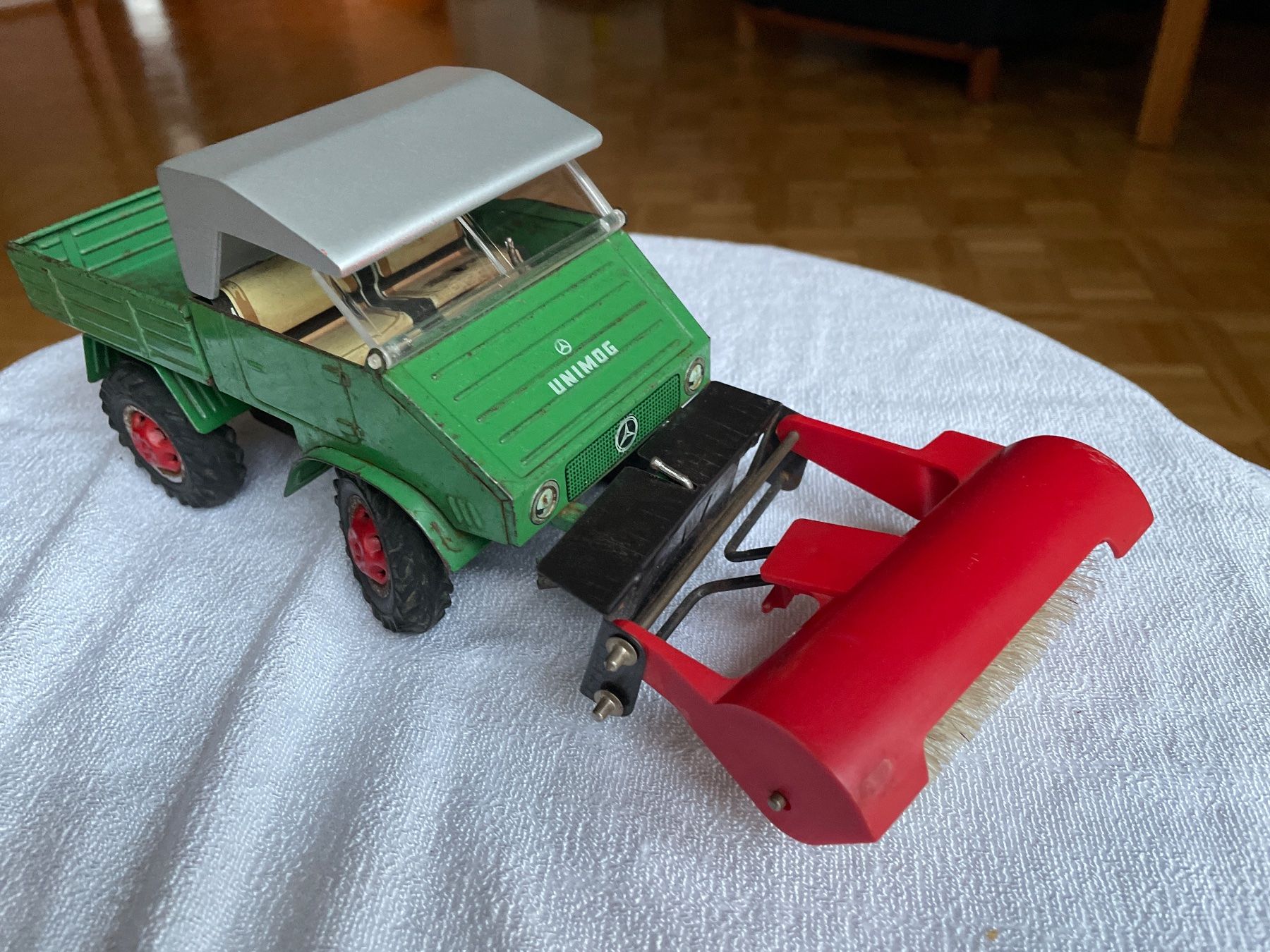 Spielzeuge: Tippco Unimog mit Kehrmaschine – Gebraucht aus Zell ZH von pascho01