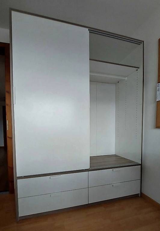 Armadi: Kleiderschrank – Usato da Vaduz venduto da Ravi_kev