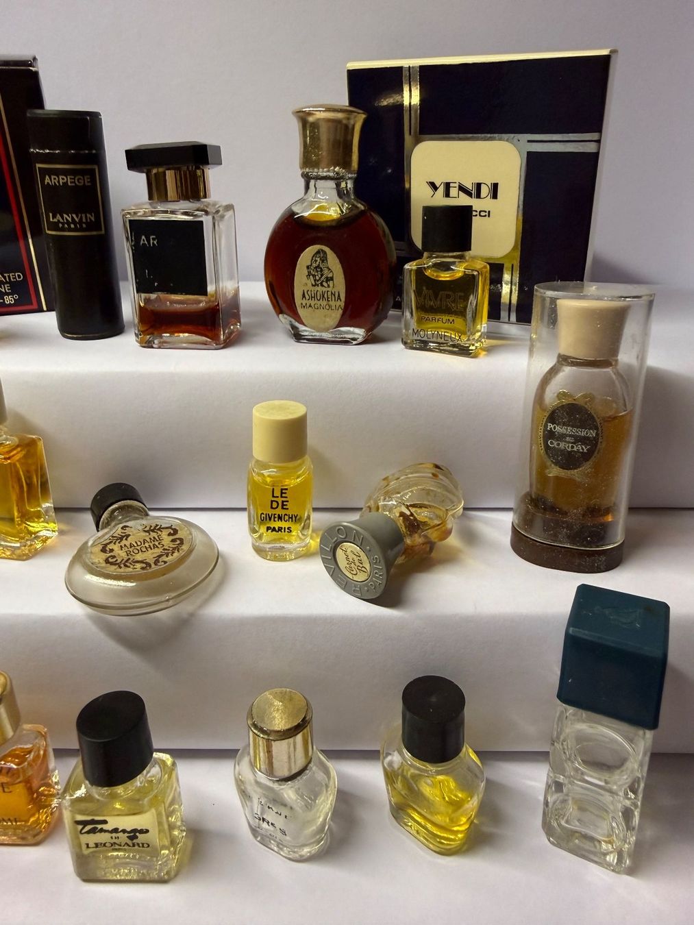 Profumi & Eau de Toilette: Uralte winzige Parfum Miniaturen – Usato da St. Gallen venduto da aracne 4