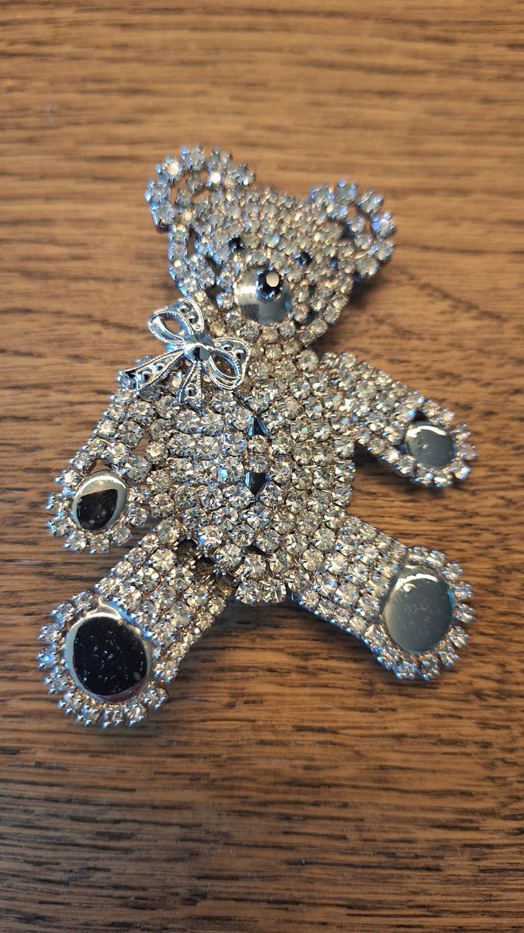 Spille & Fermagli: Wunderschöne vintage Teddy Bär Brosche mit Strass-Steinen – Usato da Ebmatingen venduto da Tschiipii