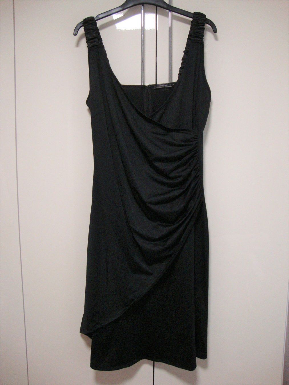 Vestiti: Schwarzes Cocktailkleid PASSPORT, Grösse 42 – Nuovo (secondo la descrizione) da St. Margarethen TG venduto da Mapy1