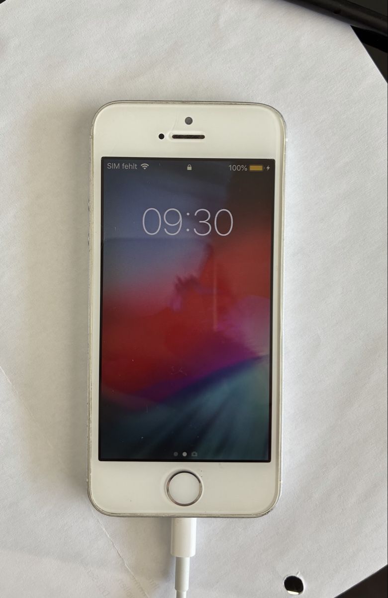 Apple Telefoni cellulari / Smartphones: iPhone 5s silber/weiss – Usato da Sarnen venduto da m-basic
