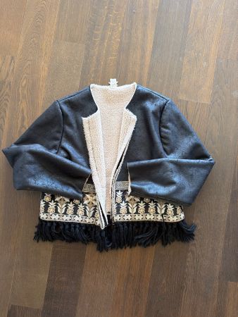 Jacke schwarz mit Stickerei Grösse L