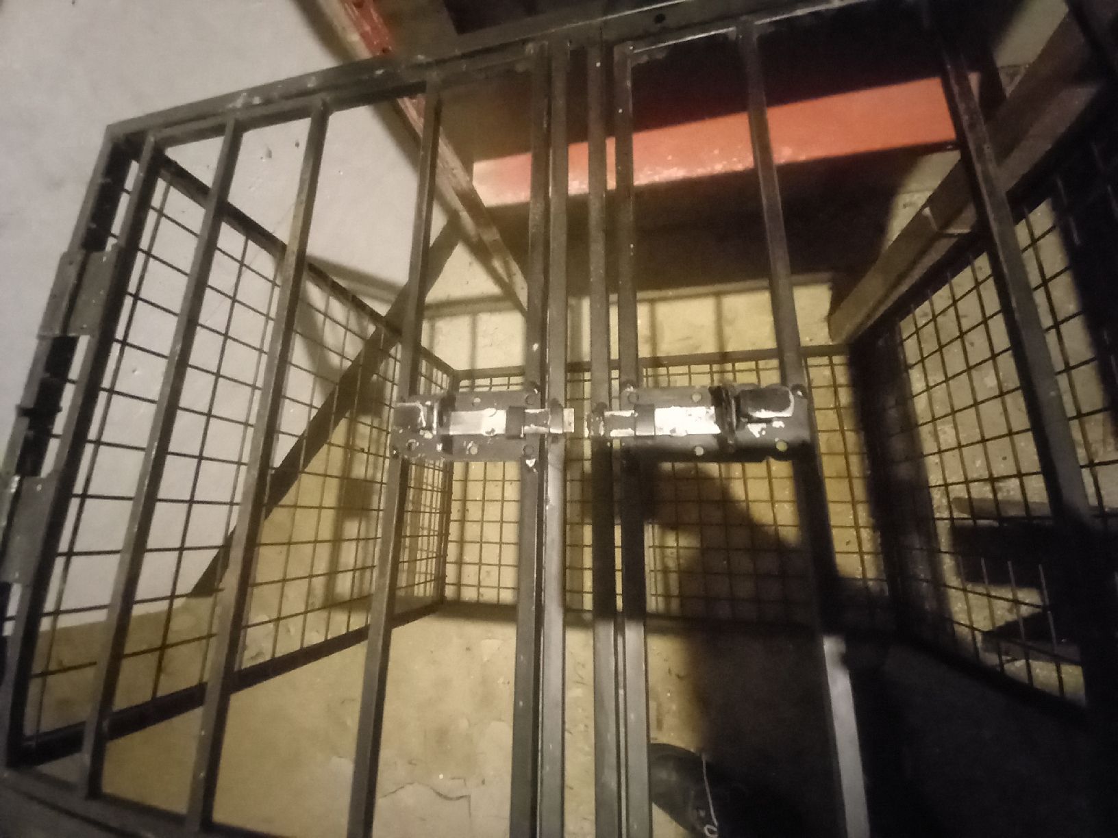 Gabbie, trasporto & Sicurezza: Robuste Hundebox aus Metall – Usato da Heerbrugg venduto da Domino_1645 3