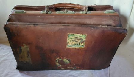 Grosse antike lederne Reisetasche