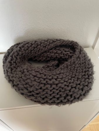 Warmer, weich-flauschiger Strickschal / Loop