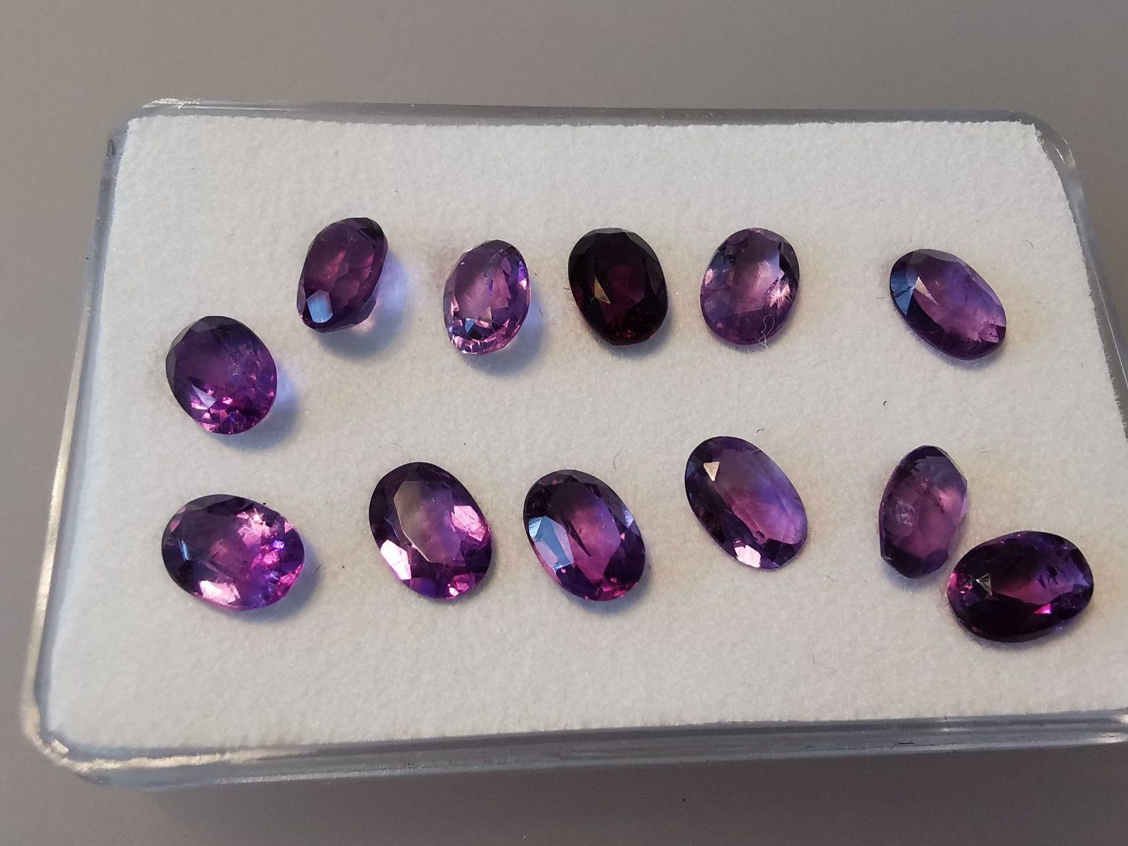 Pierres précieuses: 1 Stk. von 12 Amethysten, oval 7 x 5 mm,  AAA – Neuf avec emballage d'origine à Dierikon par Buntspecht-10
