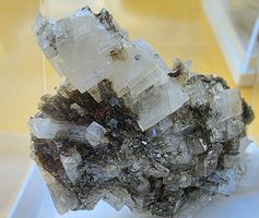 Mineralien Set 5 teilig Hämatit, Rutil, Adular mit Epidot.
