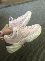 Nike M2K Tekno ‚Pink Foam‘