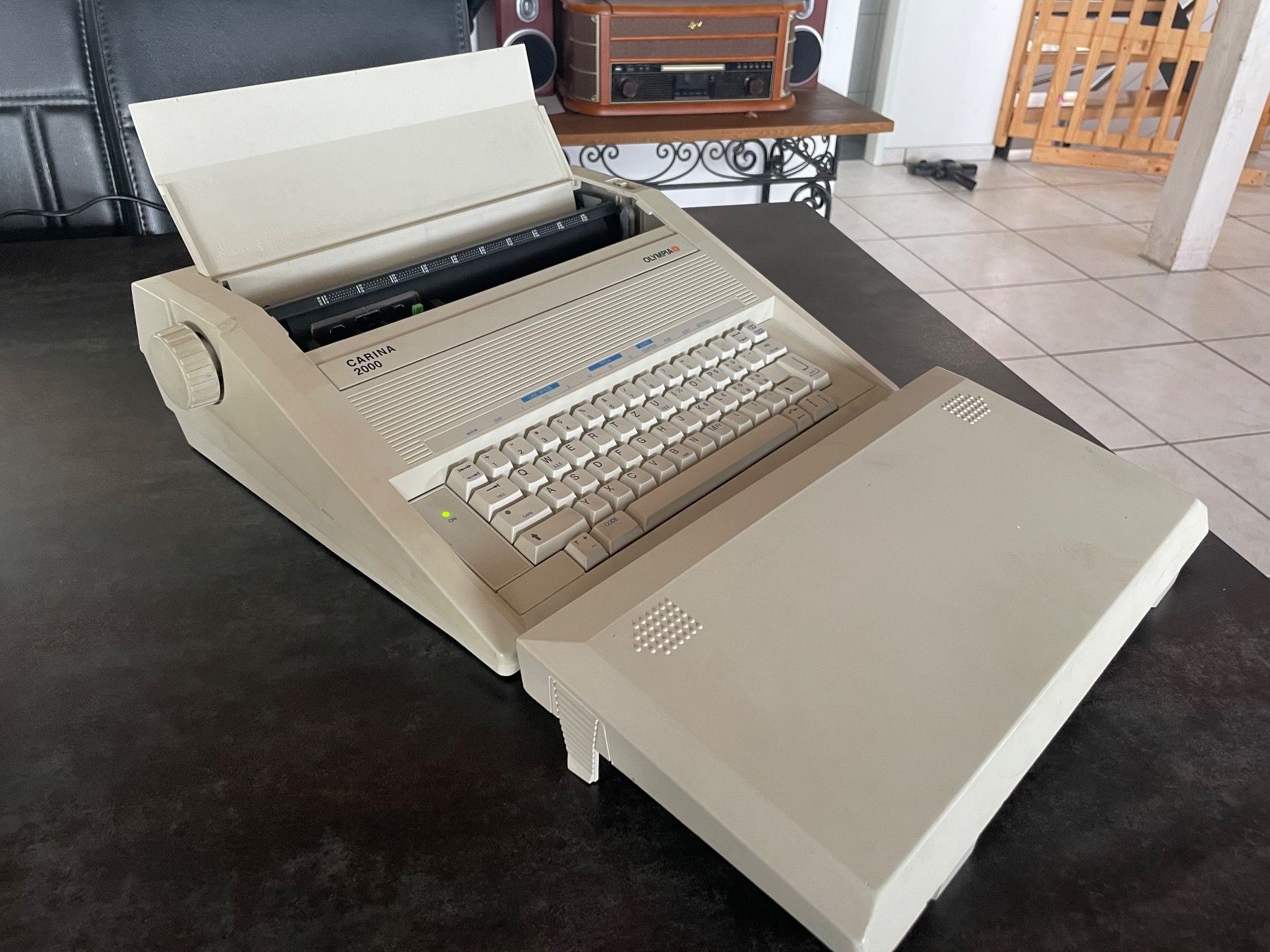 Schreibmaschinen: Ancienne Machine à Écrire Olympia Carina 2000 – Gebraucht aus Vallamand von Bricbracbroc82 2