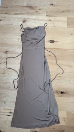 langes braunes Kleid 