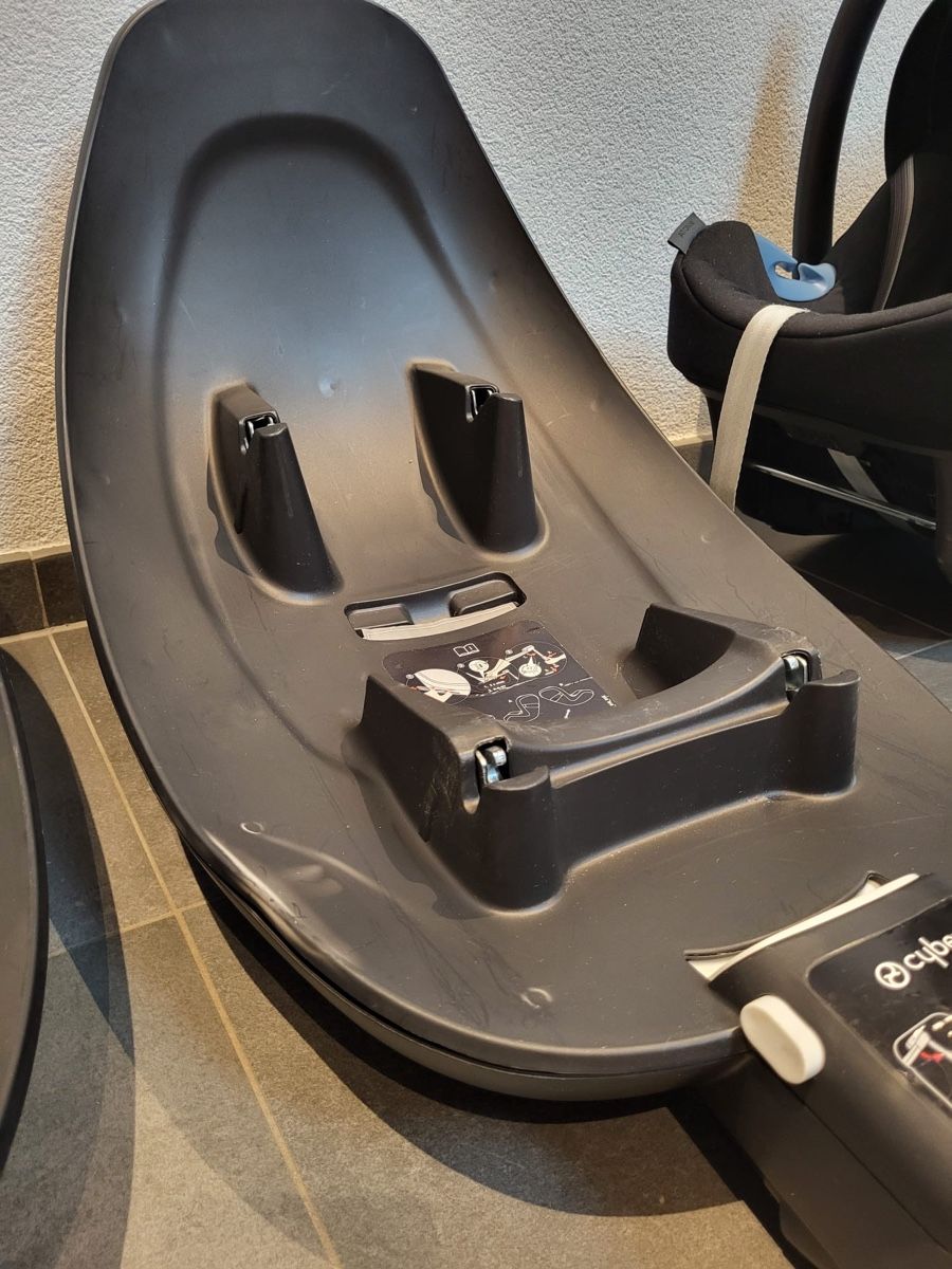 Cybex Seggiolini per auto: Siège auto bébé Cybex avec 2 bases ISOFIX – Usato da Chénens venduto da T_Joye 1