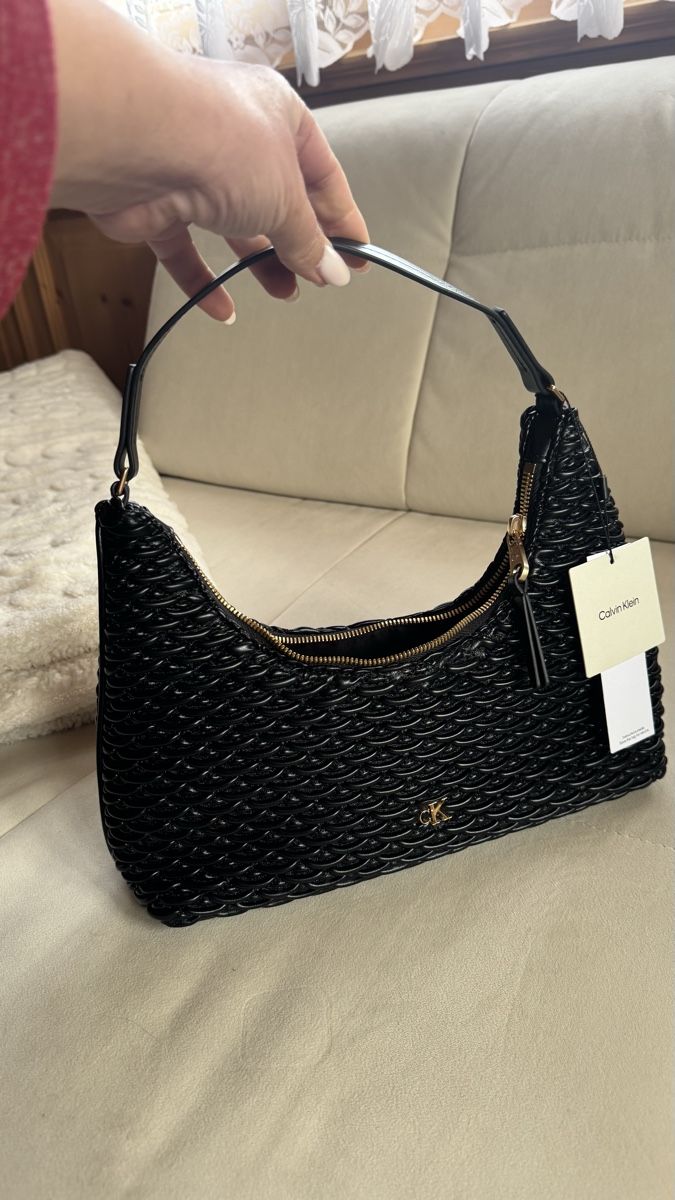 Calvin Klein Borse da donna: CK Pleated Shoulder Bag – Nuovo e nell'imballaggio originale da Surcasti venduto da Lenkita 1
