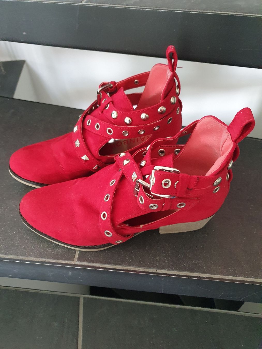 Scarpe da donna: Schuhe37 – Usato da Würenlingen venduto da kuh33 1