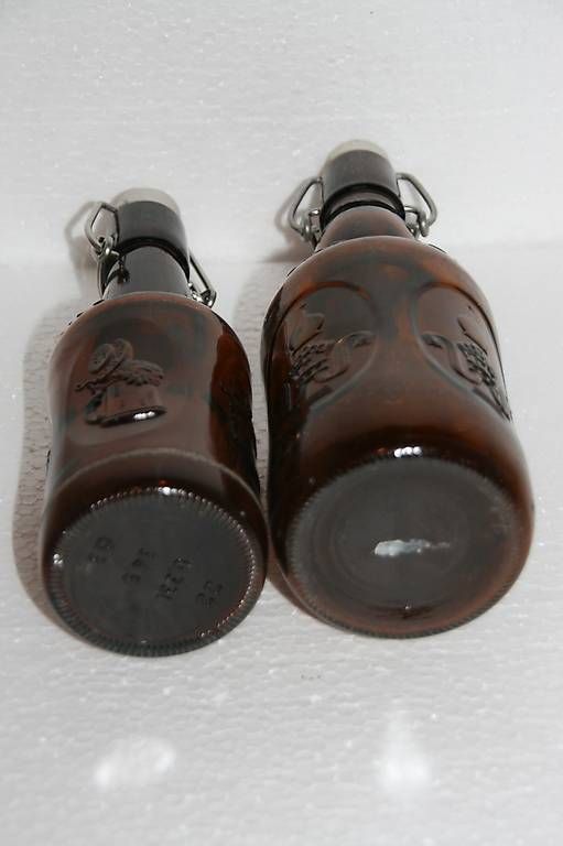 Verres, cruches & bouteilles: 2 Bierflaschen mit Bügel – D'occasion à Bubendorf par Mia111 3