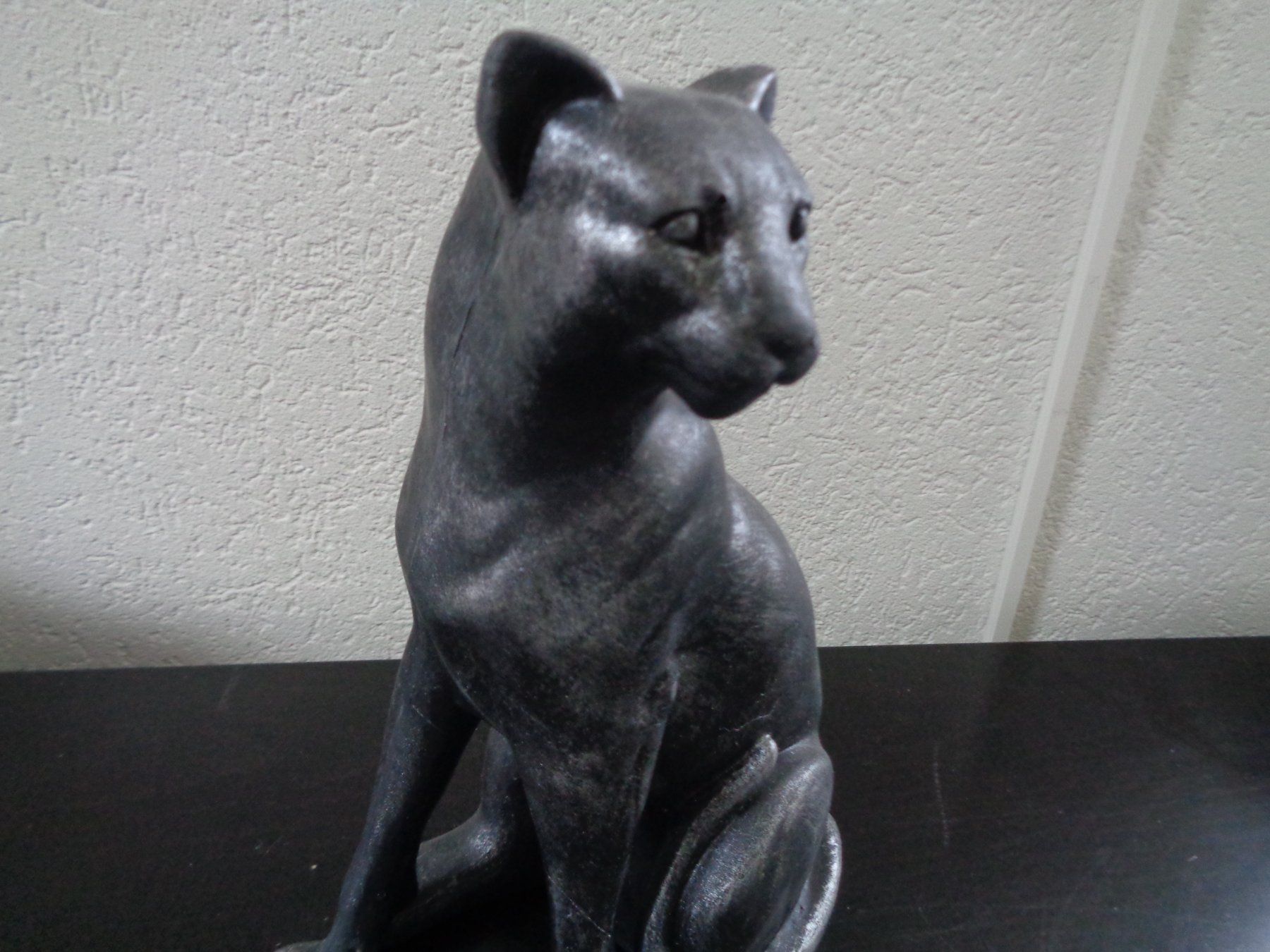 Statuette: Sitzender Puma (27.5 cm) – Nuovo e nell'imballaggio originale da Langenbruck venduto da Gumsi 2