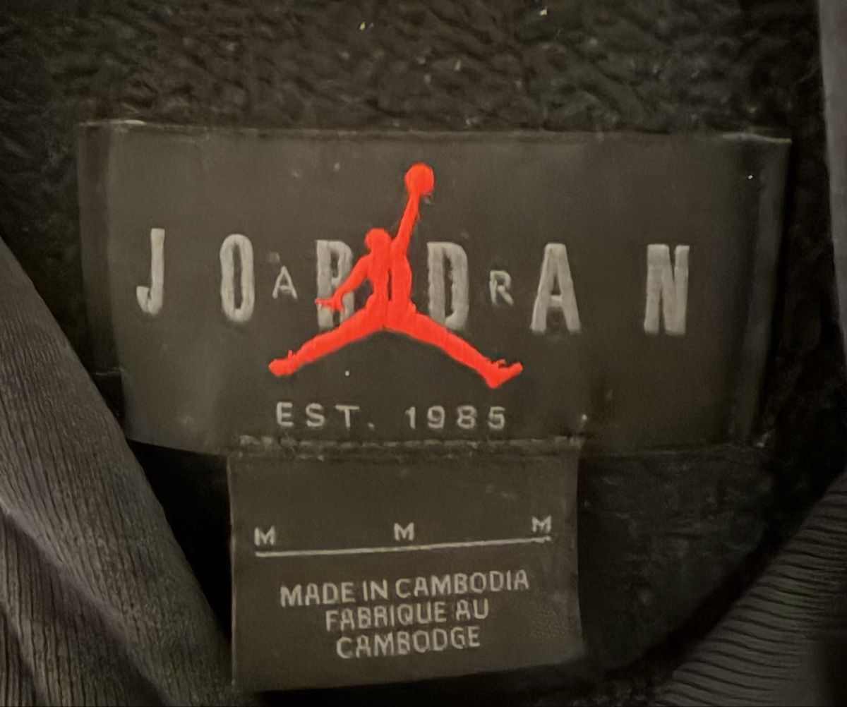 Jordan Maglioni & Felpe: Jordan Kapuzenpullover schwarz (gebraucht) – Usato da Moosseedorf venduto da prodrips_ch 3