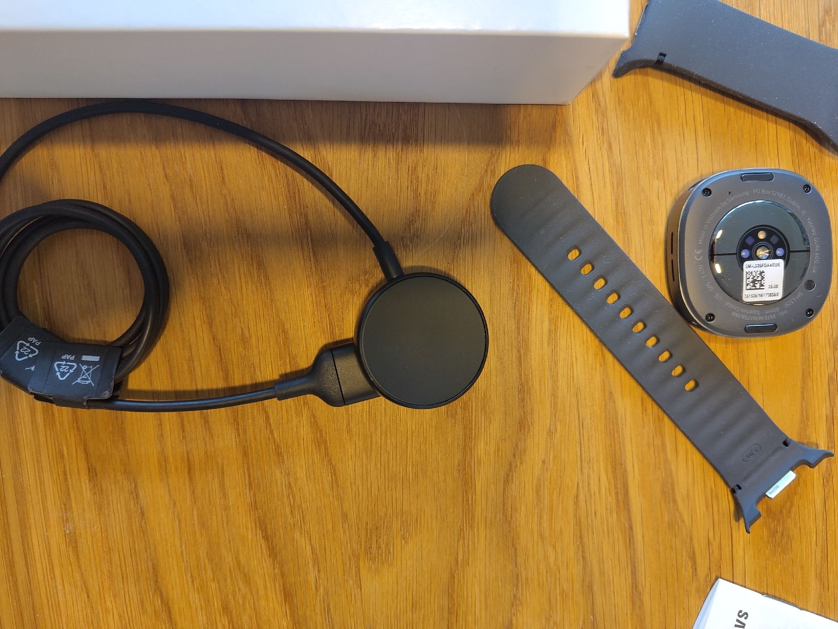 Samsung Galaxy Watch 8 Smartwatch mit Zubehör in OVP, NP 189 (Neu ...