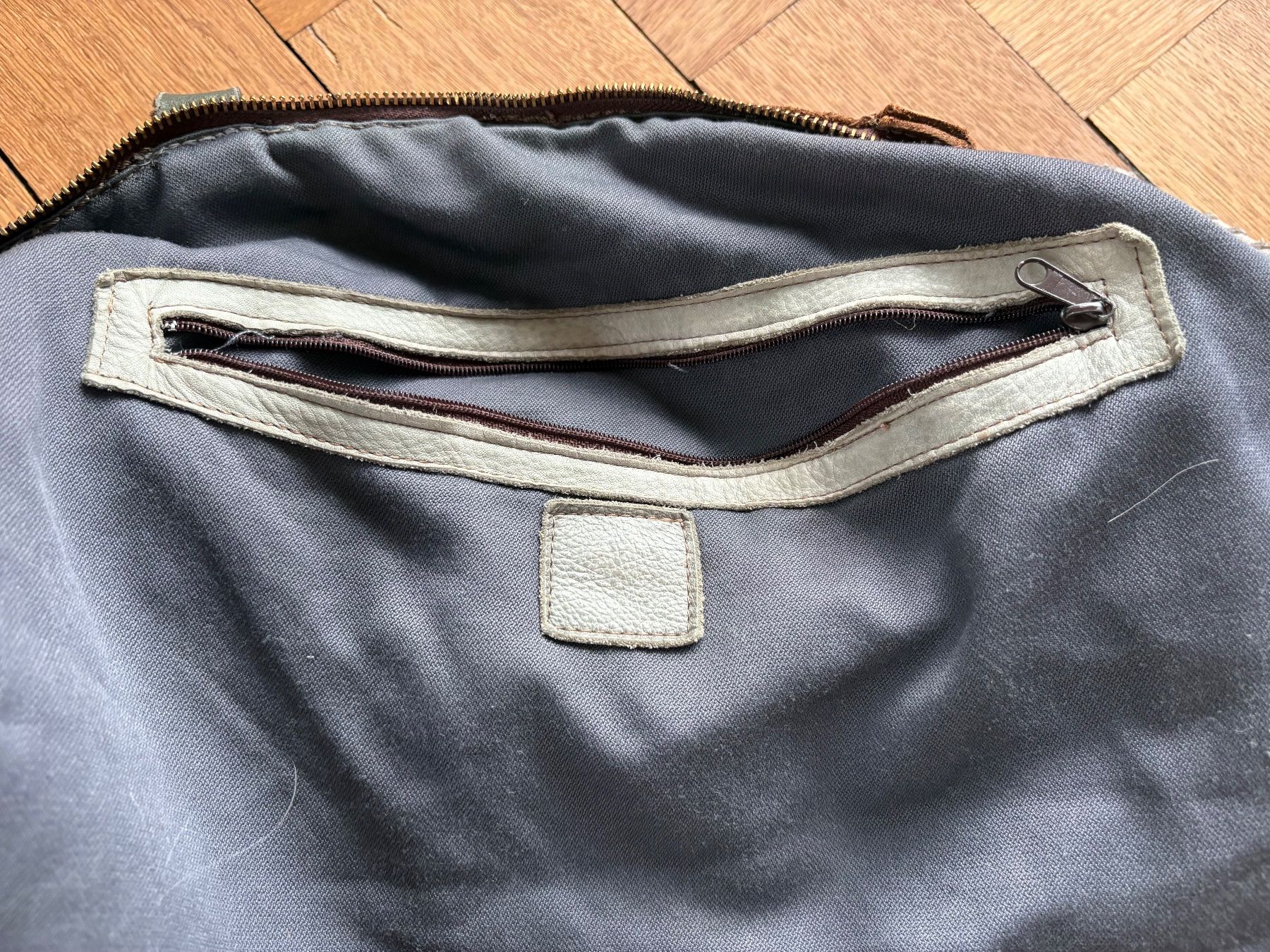 Taschen für Damen: Handtasche Beuteltasche von MAJO – Gebraucht aus Zürich von triangular 2