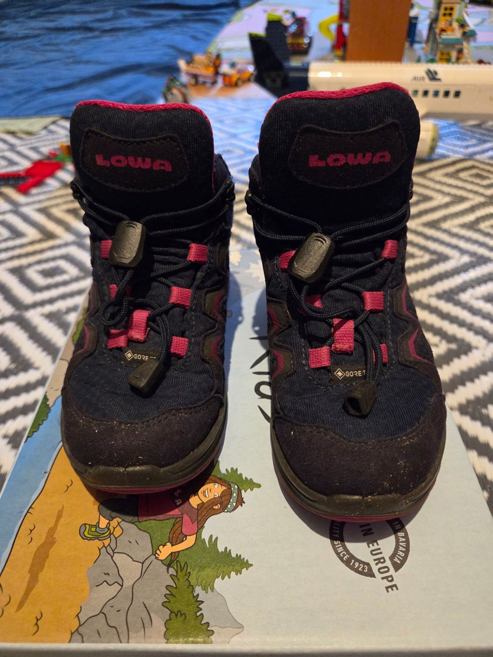 Lowa Scarpe per ragazze: Lowa Wanderschuh Grösse 28 – Usato da Bonstetten venduto da Daniela1622
