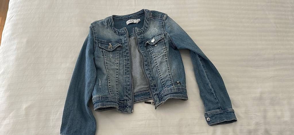 Jacken & Mäntel: Veste jeans fille 4/5 – Gebraucht aus Renens VD von mary184