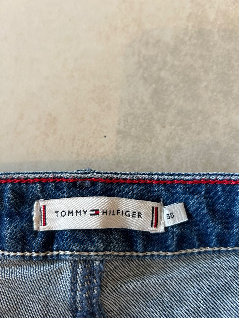 Tommy Hilfiger Gonne: Mini-jupe Tommy Hilfiger – Usato da Courrendlin venduto da loko2910 2