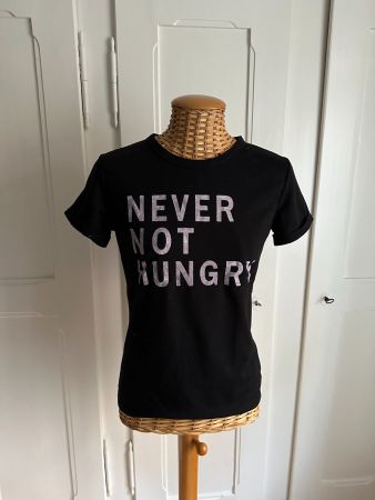 T-Shirt schwarz "Never Not Hungry" S