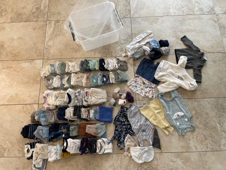 Baby Kleider Paket Gr. 62, umfasst 90 Teile