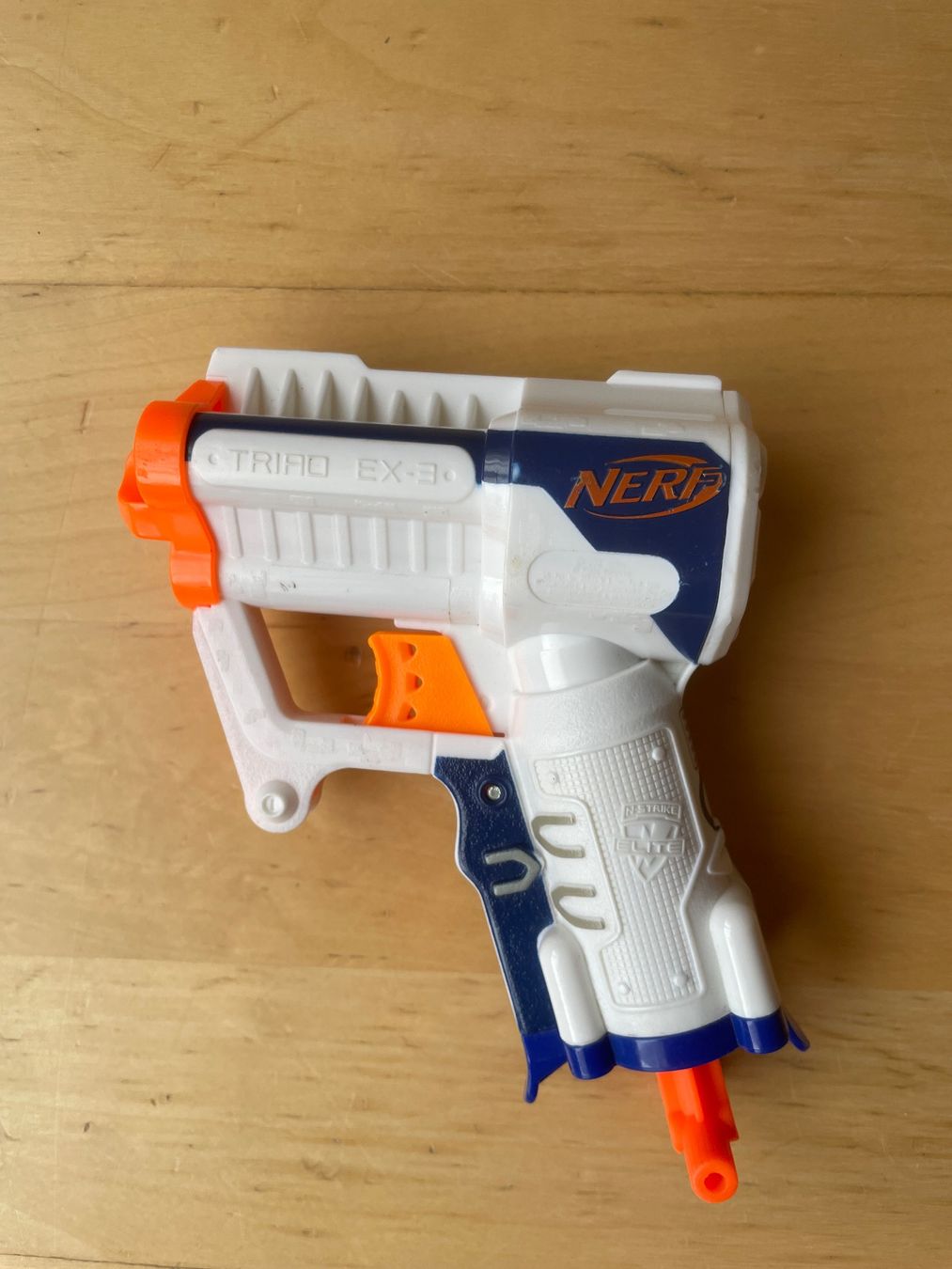 Nerf Giocattoli: Nerf Elite Triad EX-3 Blaster mit Darts – Usato da Schüpfheim venduto da Schnisu 1
