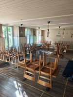 Komplette Restaurant-Einrichtung mit Tischen & Stühlen