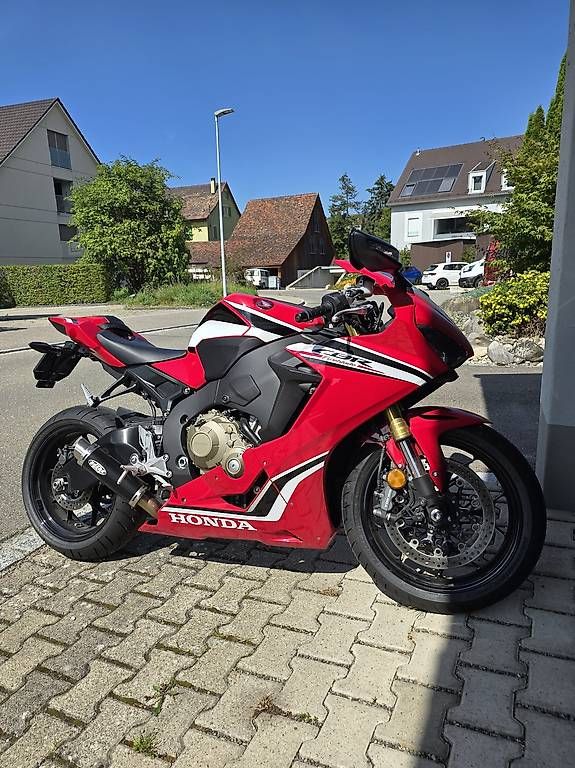 Strada: Honda CBR1000RR – Usato da Feuerthalen venduto da joe_vj22