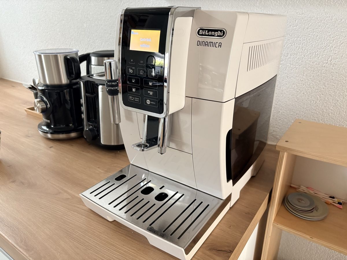 De'Longhi Kaffeemaschinen & Espressomaschinen: DeLonghi Dinamica Kaffevollautomat – Gebraucht aus Werdenberg von tradeSG