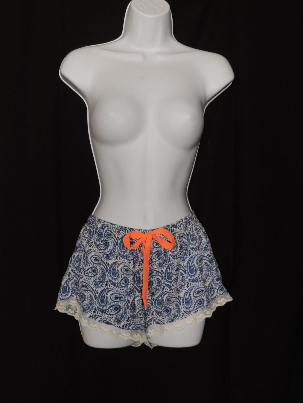 Hosen: short tribal bleu blanc – Gebraucht aus Genève von Axelle333