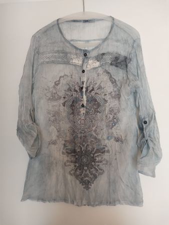 luftig leichte Bluse mit Klöppeleinsatz made in Italy