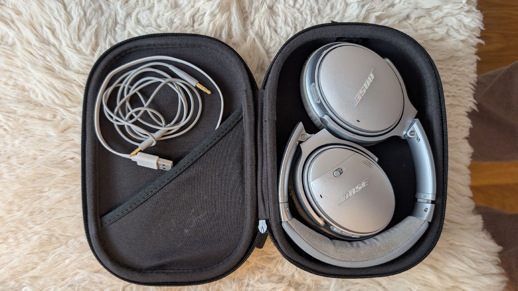 Bose Cuffie: Kopfhörer Bose QuietComfort silber – Usato da Zürich venduto da NaomiManon 1