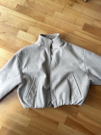 kurze Bomberjacke Zara beige Grösse M - neuwertig!
