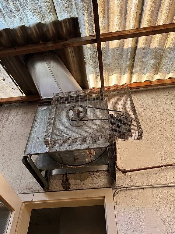 Hottes de ventilation: Grosse Abluft / Rauch-Abzug – D'occasion à Münchwilen AG par me2work
