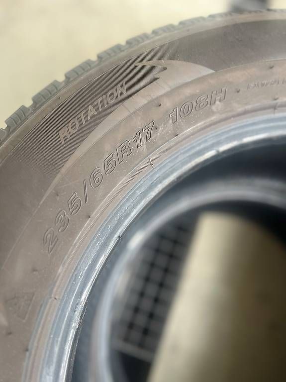 Pneumatici & Ruote complete: Winterreifen 235/65R17 – Usato da Zollikofen venduto da Mufu2 2