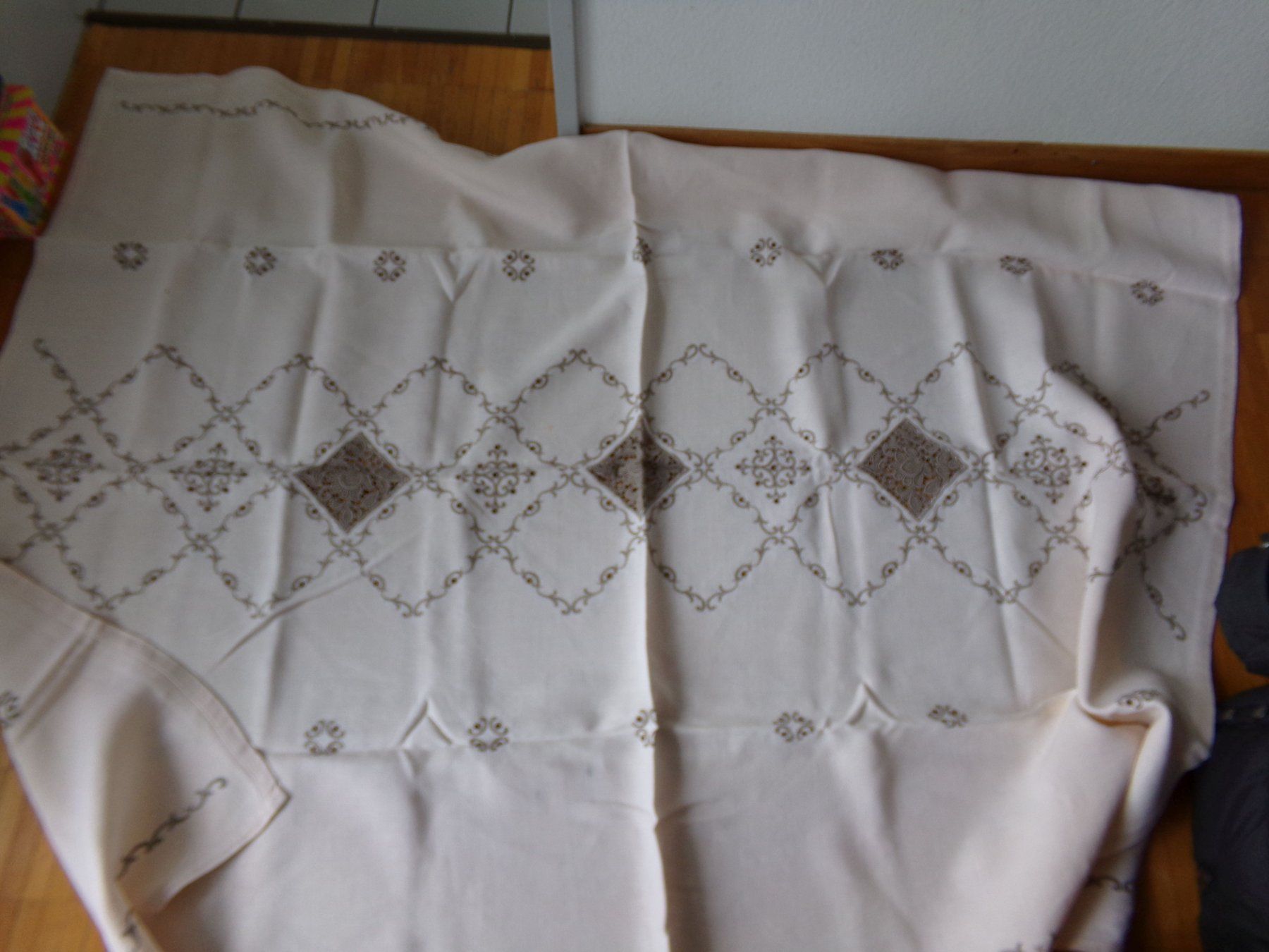 Altra biancheria da tavola: Tisch Decke beige – Usato da Winterthur venduto da Jessi_di 1