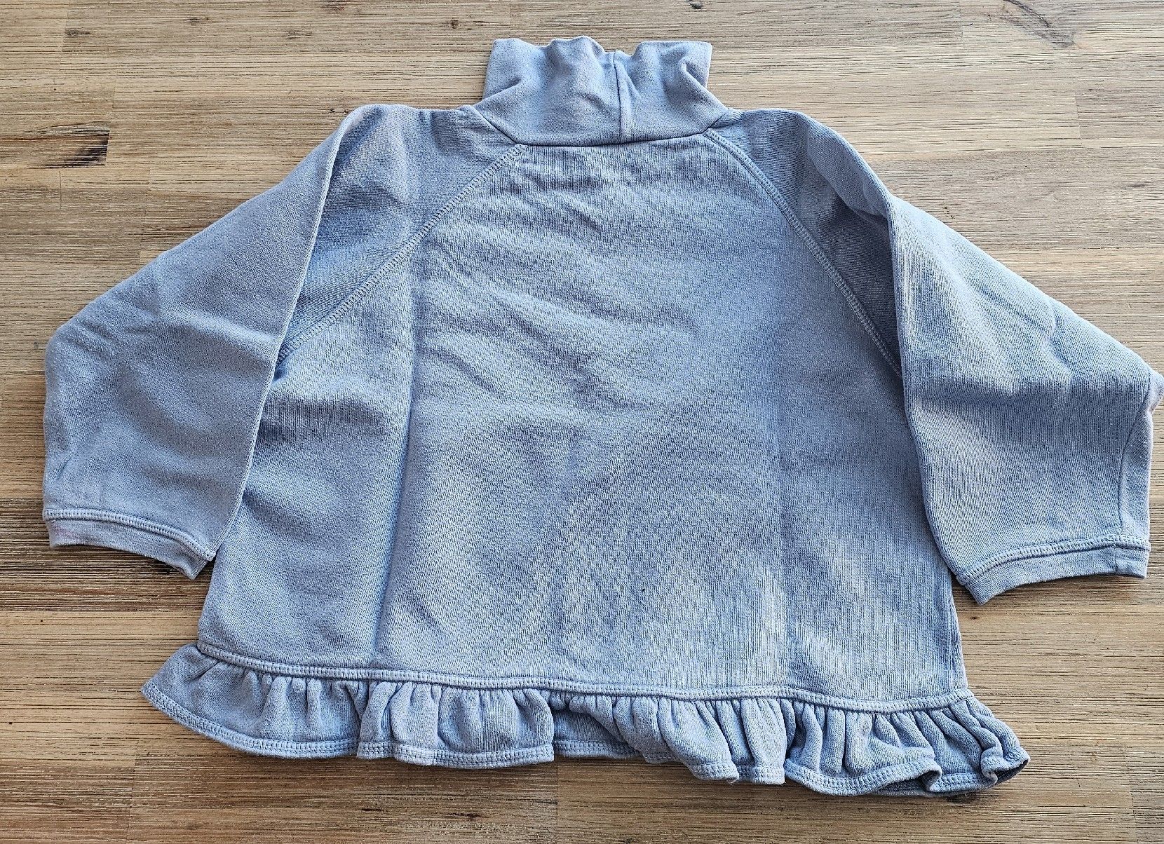 Maglioni & Felpe: Pullover Mädchen Grösse 104 von Oilyly hellblau – Usato da Basel venduto da Sinibini86 1