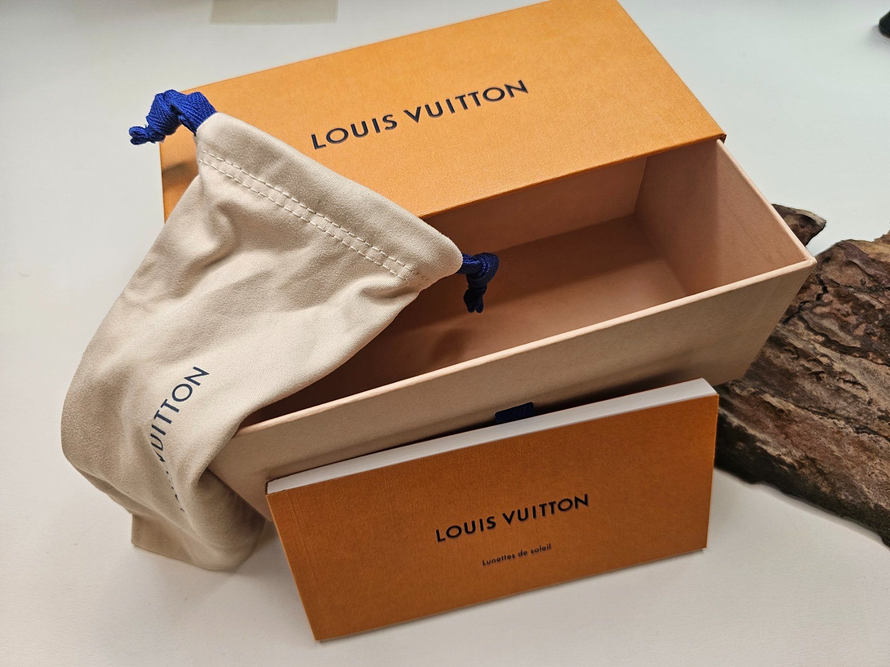 Louis Vuitton Altro in  Abbigliamento & Accessori: Louis Vuitton Sonnenbrillen Box mit Beutel – Usato da Zürich venduto da MaisonBelleCachet 5