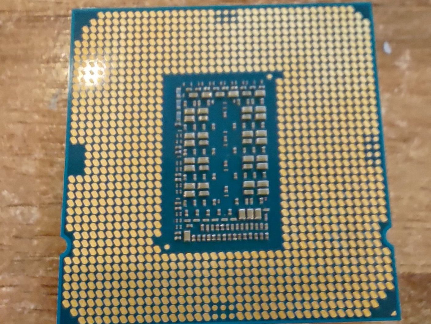 Intel Componenti elettronici: Xeon E-2174G Threads: 4 Kerne 3.80 GHz Cache: 8 MB – Usato da Zürich venduto da Drwatson 1