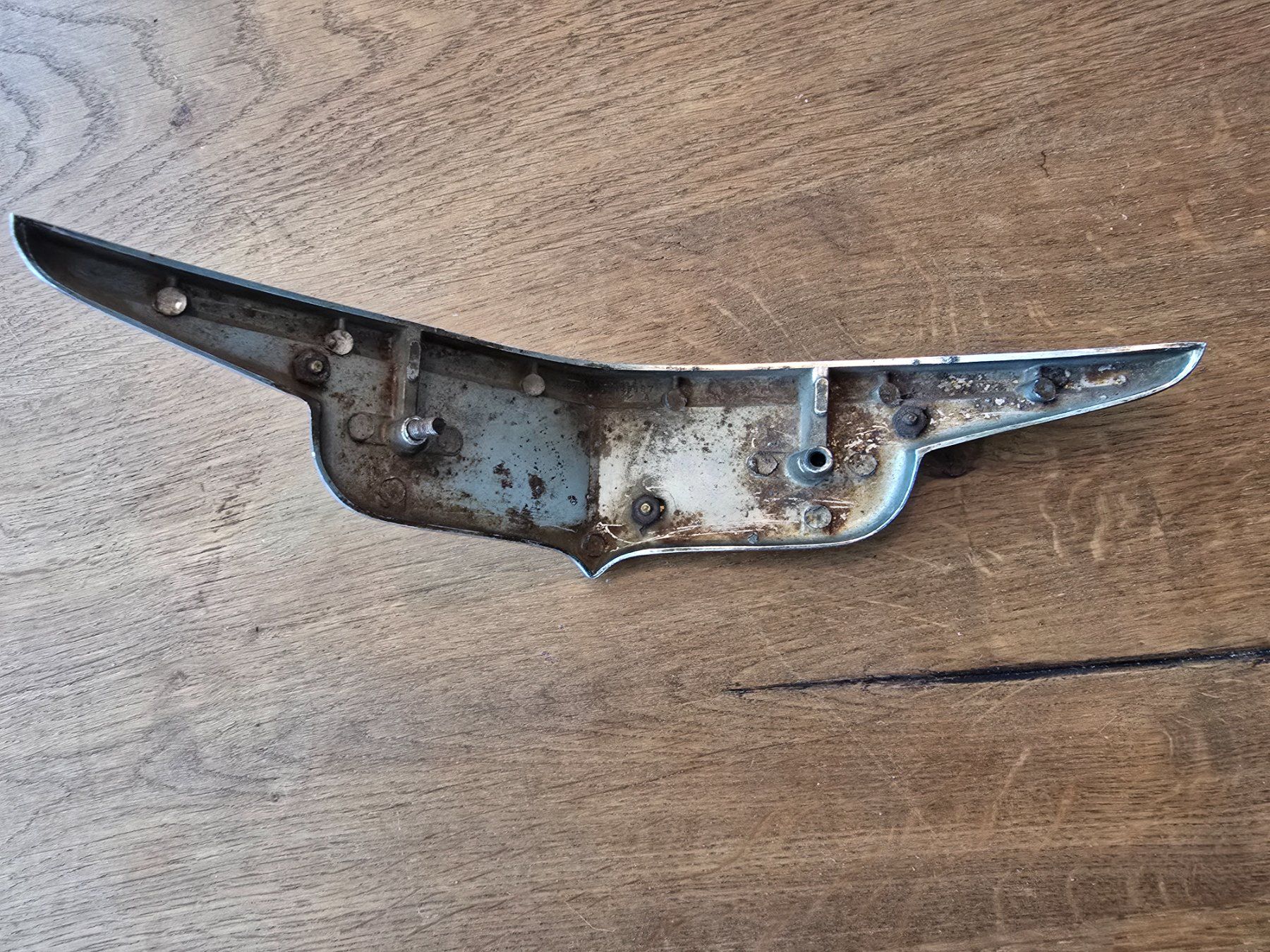 Tutti pezzi di ricambio auto: Desoto Emblem – Usato da Hüntwangen venduto da Scarciglias-Antiques 3
