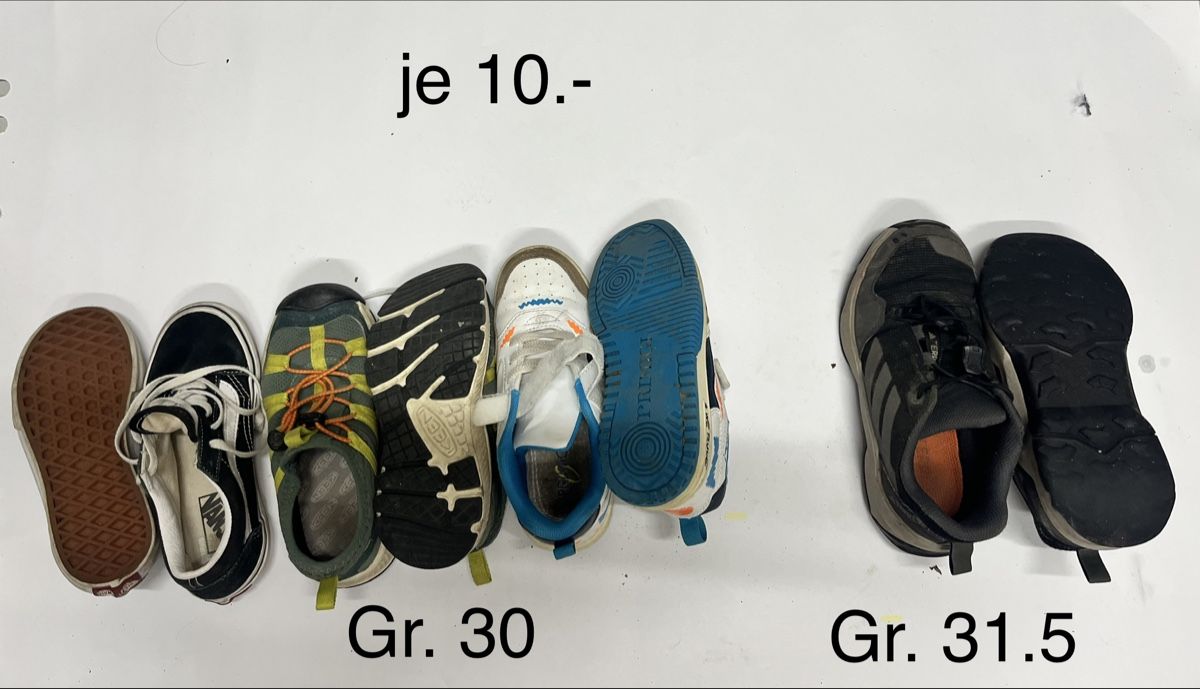 Chaussures garçon: Diverse Schuhe Gr. 25-31.5 – D'occasion à Flaach par JSchoch86 6