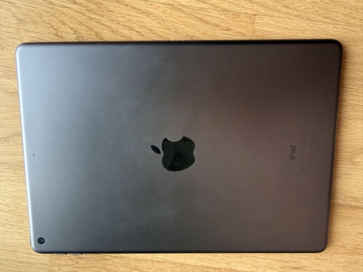 Apple Tablet PC: Tablette Apple 8 iPad 9.7 pouces gris bon état – Usato da Gempenach venduto da rebec97 1