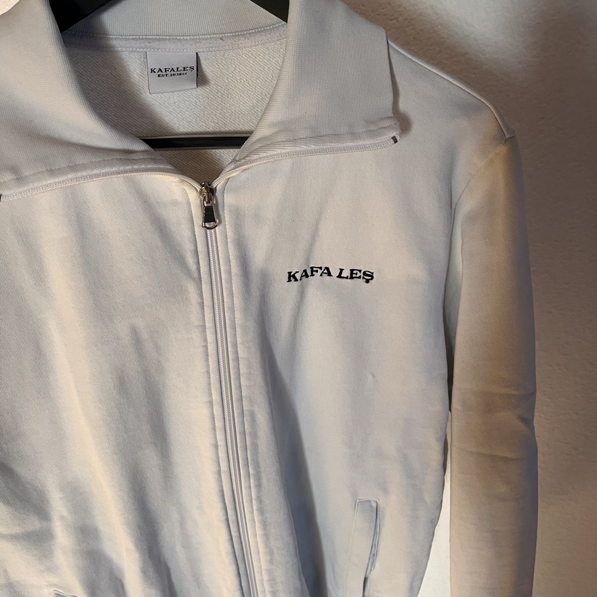 Maglioni & Felpe: Kafa Les white Sweatjacket – Usato da Diepflingen venduto da ldvintagestreetwear