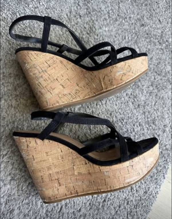 Scarpe da donna: Keilsandalen schwarz Gr. 37 – Usato da Uzwil venduto da nana.93 3
