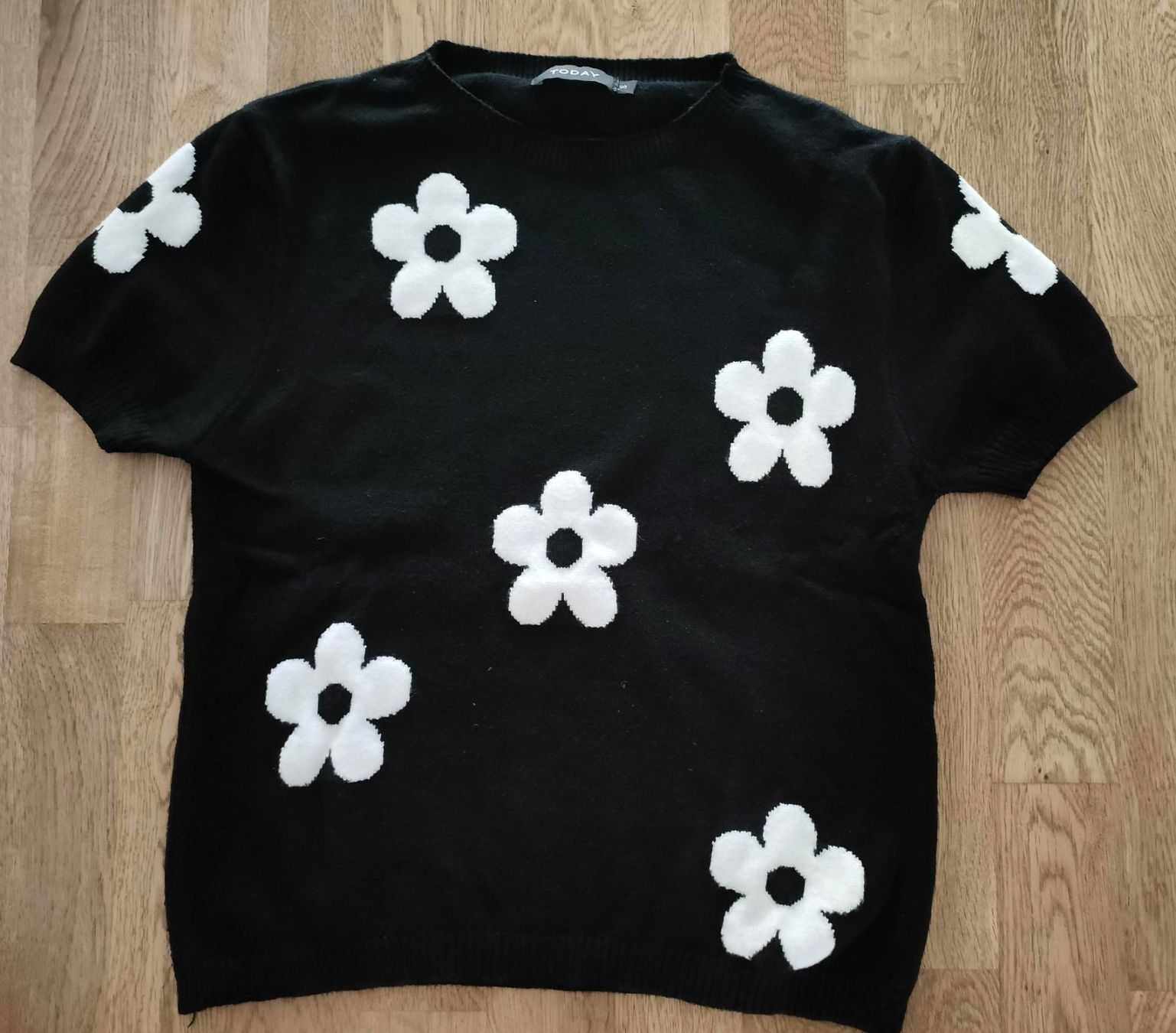 T-shirt: 3 Strickshirt / S / Today / Blumen – Usato da Suhr venduto da sternenklar0305 5